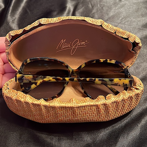 Maui Jim Sunglasses - Picture 13 of 14